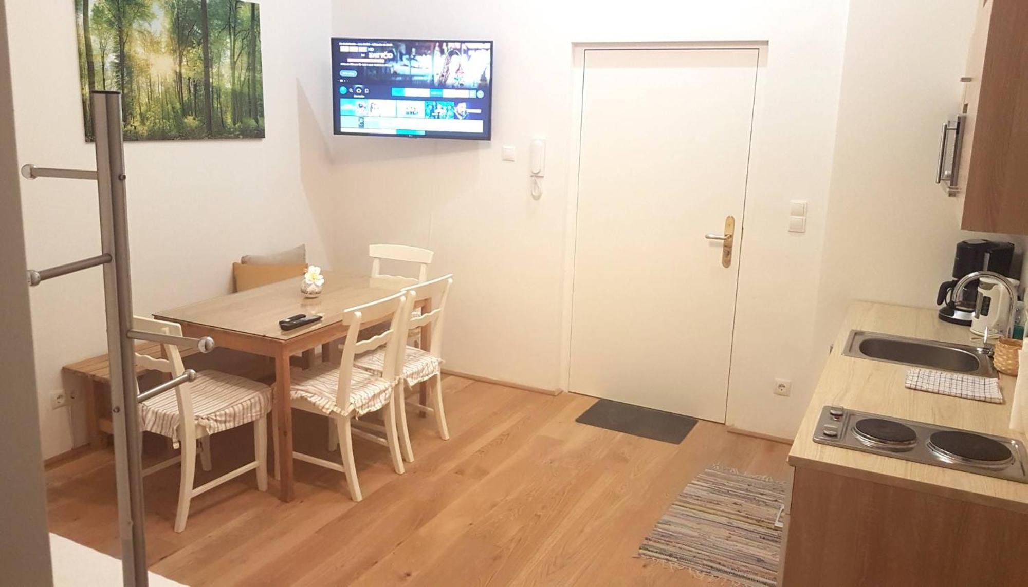 Sobieski District-1 Ring Apartments Вена Номер фото